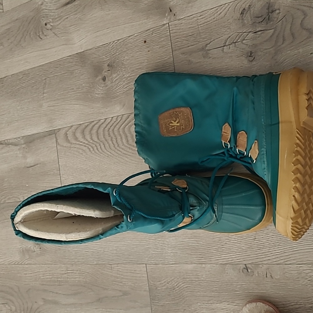 Sorel snowlion teal winter boots